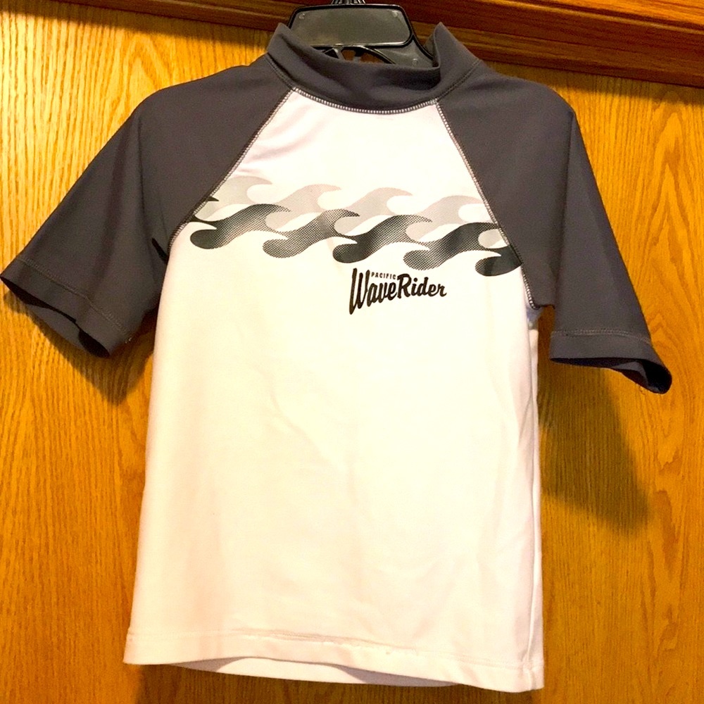 Jumping beans Boy’s SIZE 4 rash guard swim shirt white gray wave rider EUC